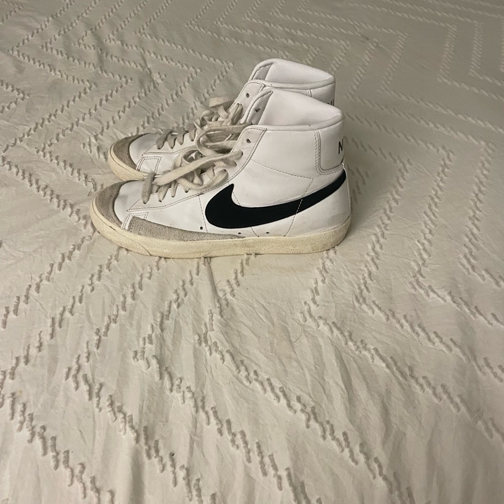 NIKE BLAZERS